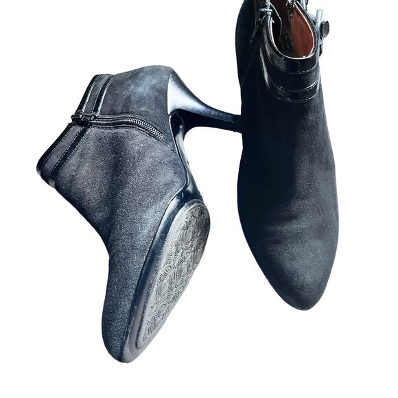 Sofft Black Suede Stiletto Heel Almond Toe Ankle Booties Size 8M - Picture 4 of 13